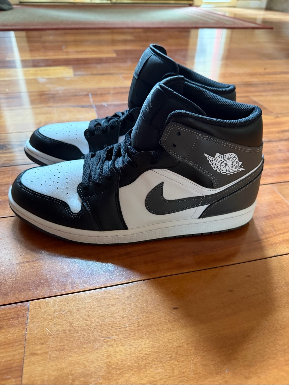 NWOB Nike Air Jordan 1 Mid Black White Iron Grey DQ8426-001 Men's Size 11.